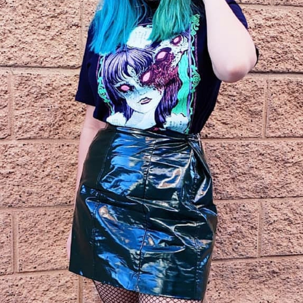 Green mini vinyl skirt